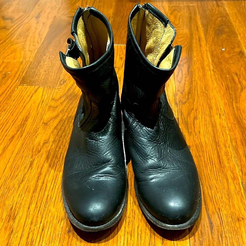 EUC black Frye ankle boots size 9